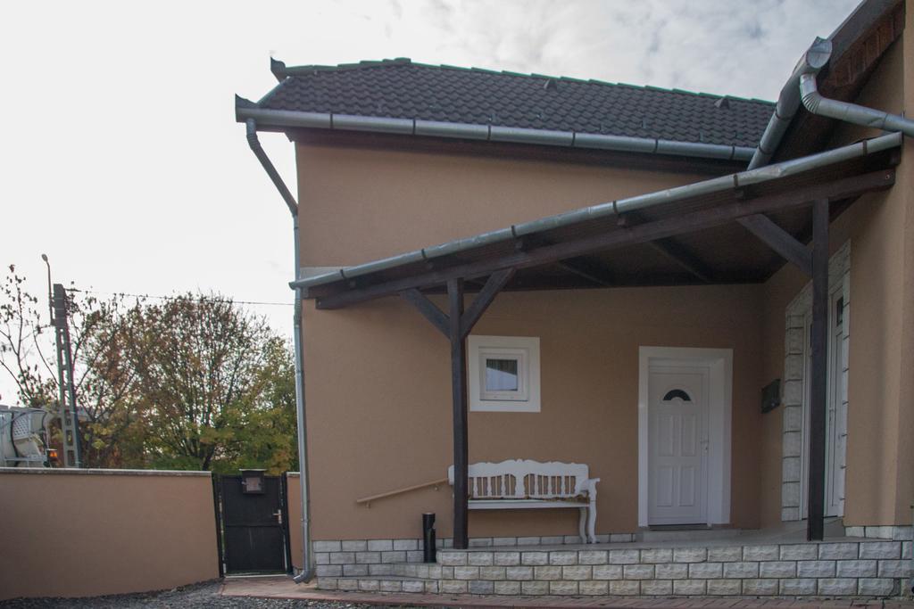 Gardi Apartman Szekszárd Eksteriør bilde